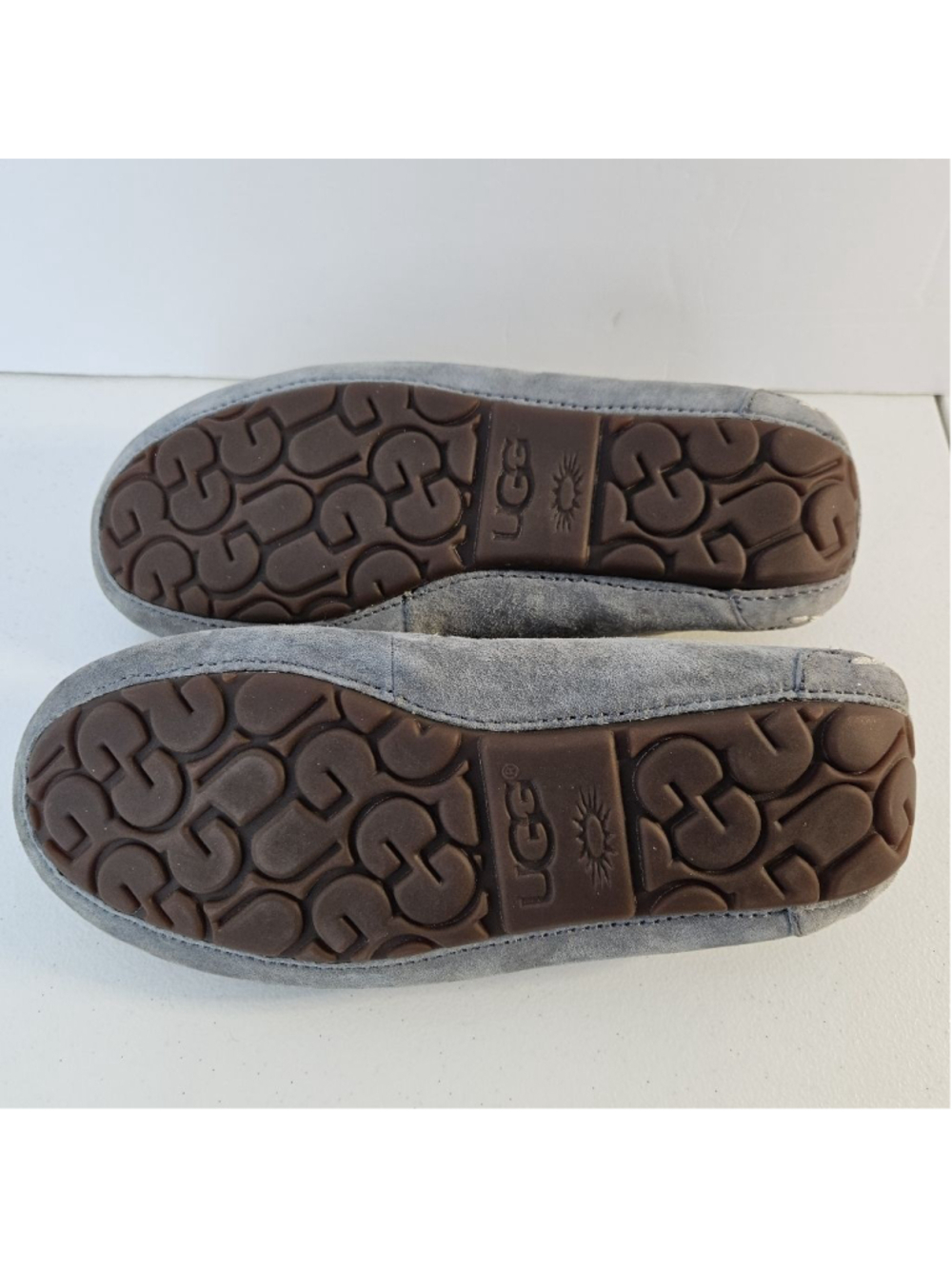 UGG Ansley Moccasin Gray Suede Slippers with White Stitching Size 6 - Picture 9 of 9